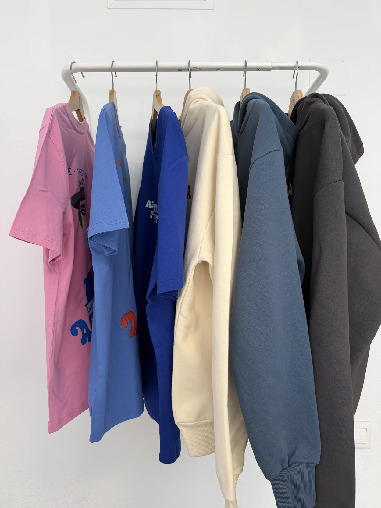 Selección de camisetas y sudaderas personalizadas para Hotel Arte Vida